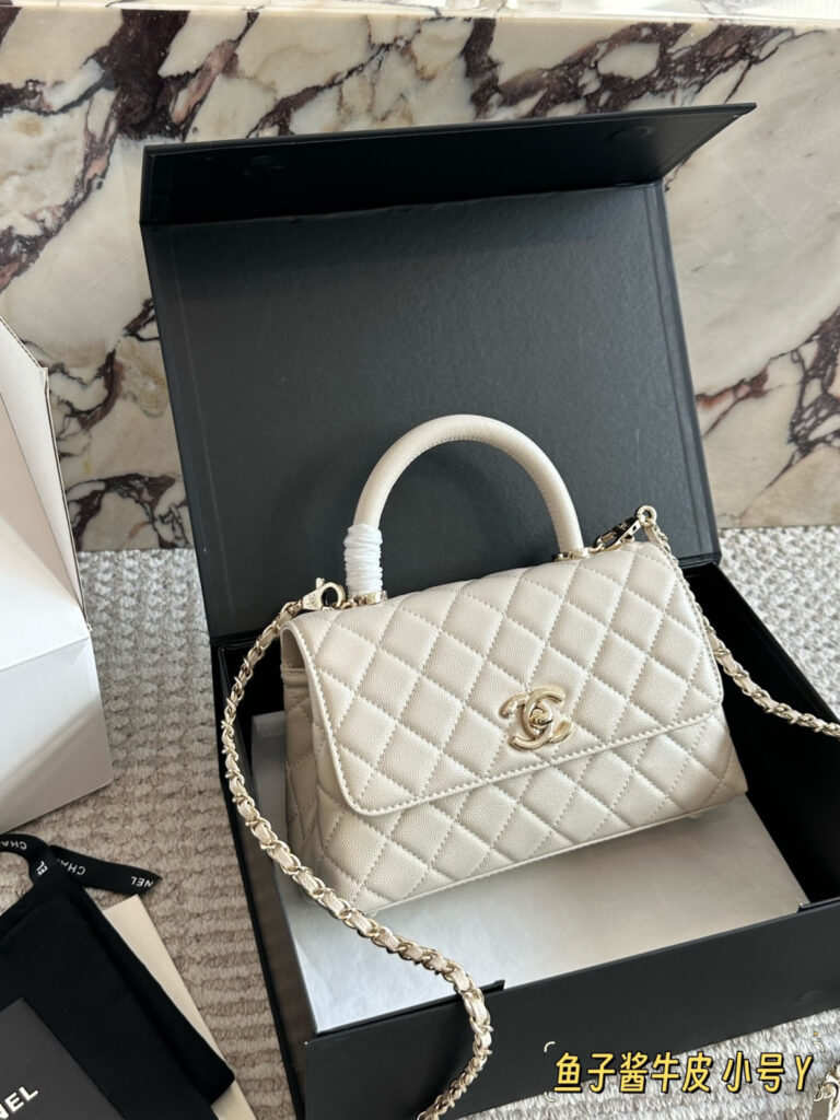 Elegant Top Handle Handbag – Compact Size