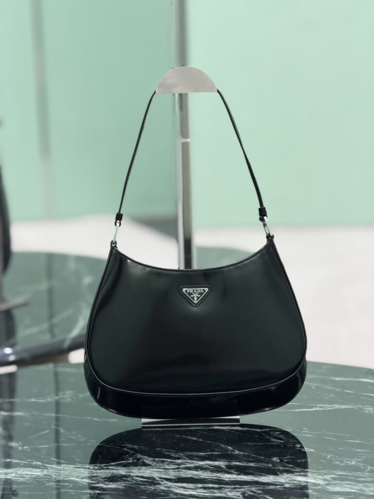 Cleo Leather Underarm Bag – Vintage-Inspired Shoulder Bag