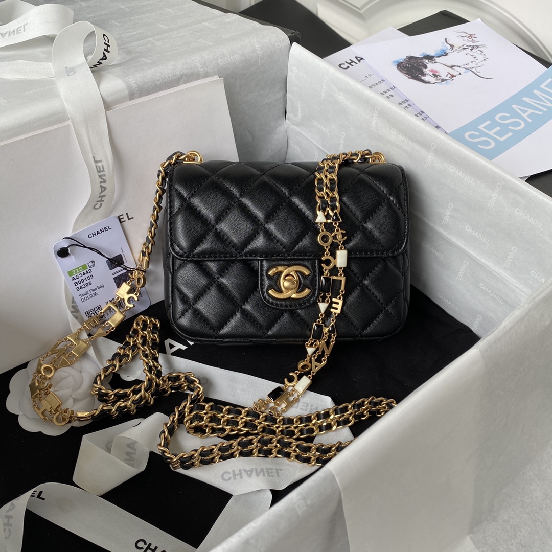 Vintage Enamel Lambskin CC Leather Bag | Elegant Pearl-Style Chain