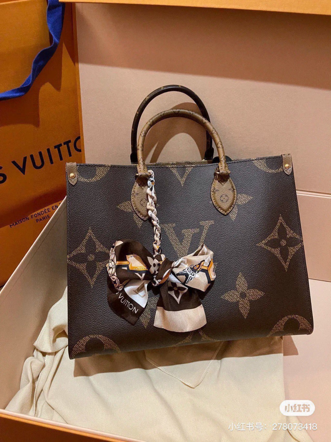 OnTheGo tote leather bag